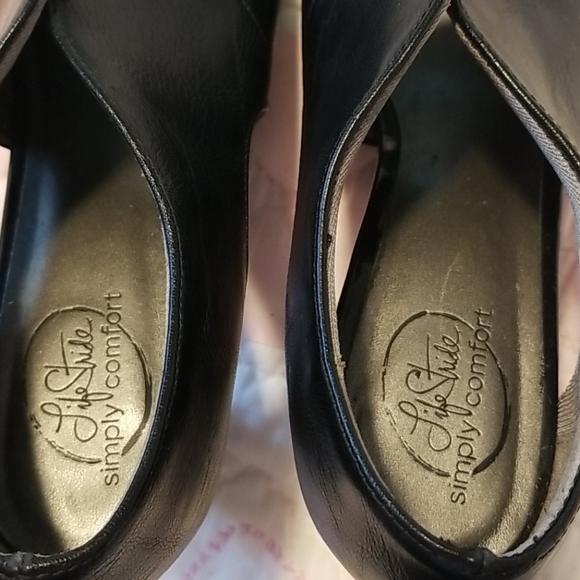 Black Life Stride heels.  6M - Picture 6 of 6